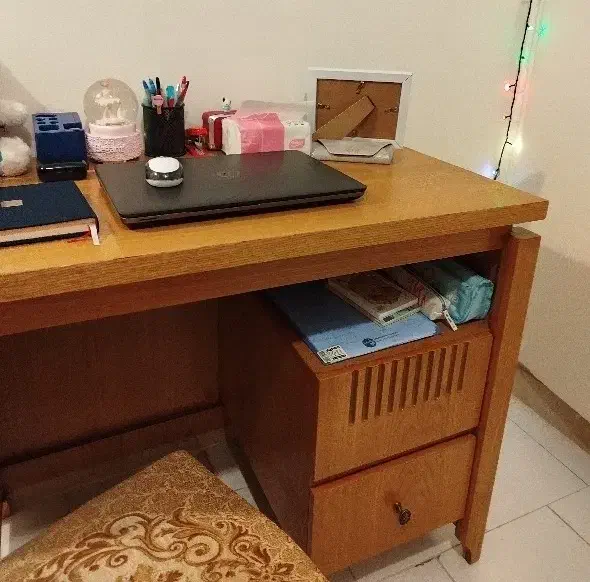 میز تحریر نو|میز تحریر و کامپیوتر|پرند, فاز ۲|دیوار