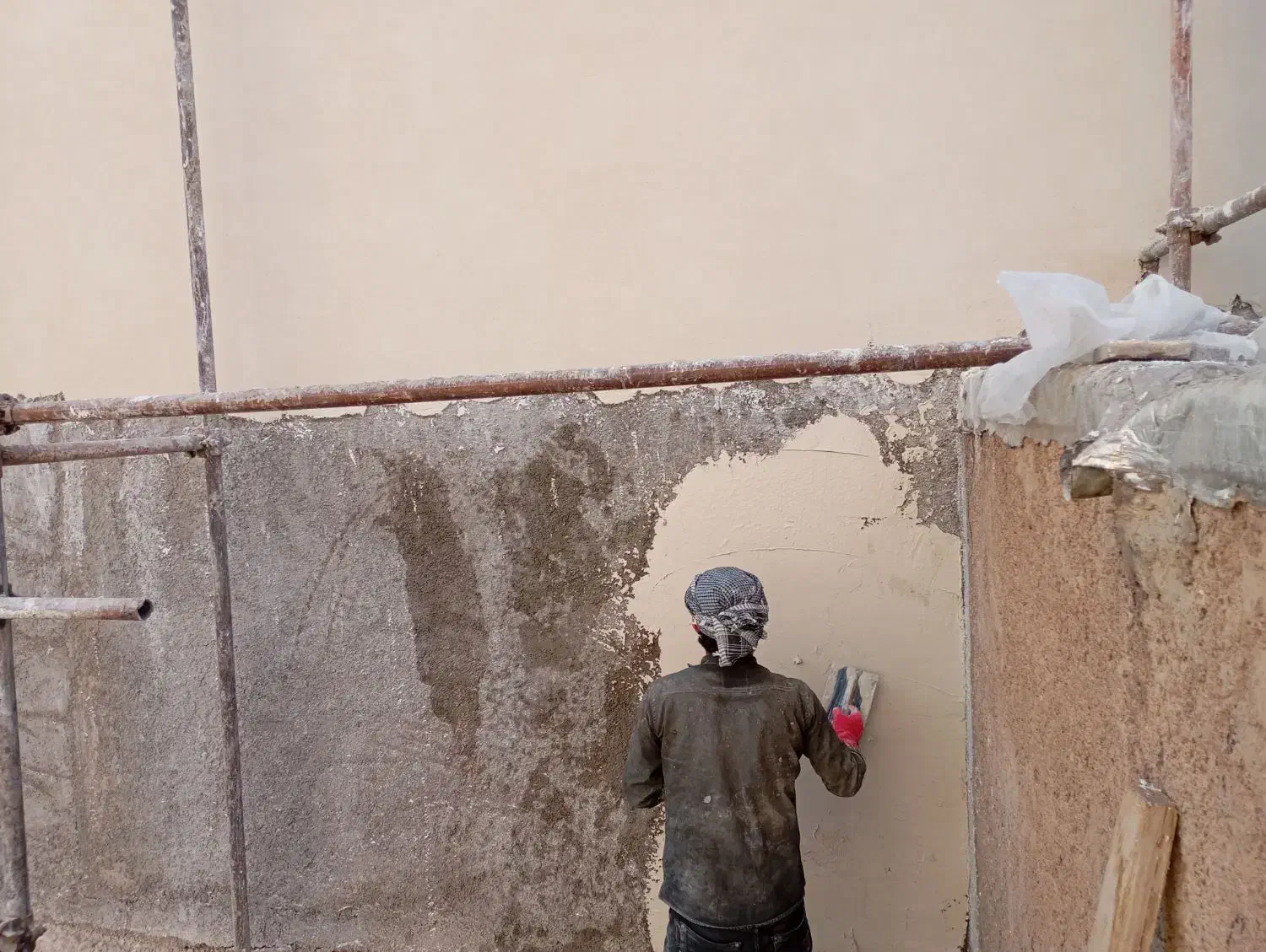 پلاستر زبره نرمه بلوک لیکا، متری چکی .وو|خدمات پیشه و مهارت|شیراز, سیاه سنگ|دیوار