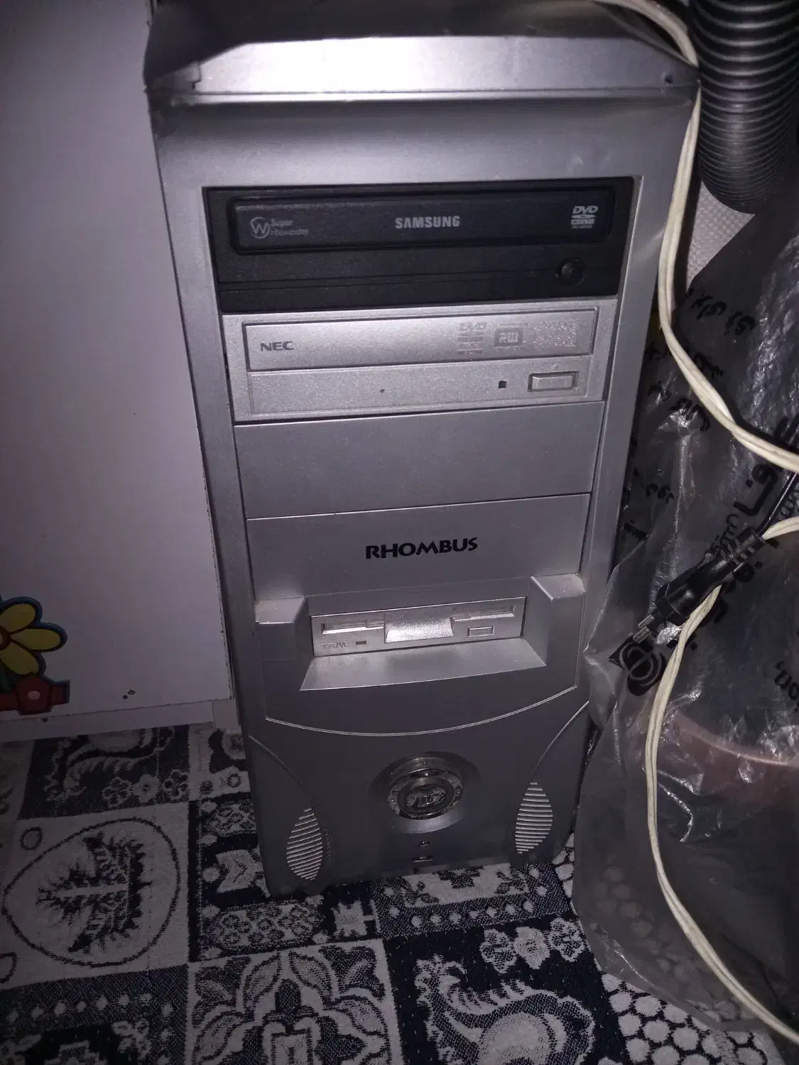 کامپیوتر|رایانه رومیزی|وحیدیه, |دیوار