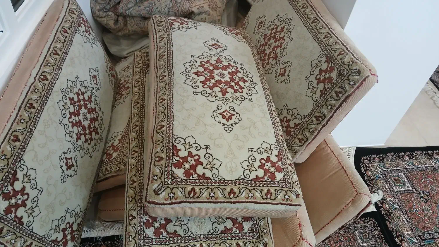 پشتی کرم|پشتی|قم, شهید رجایی|دیوار