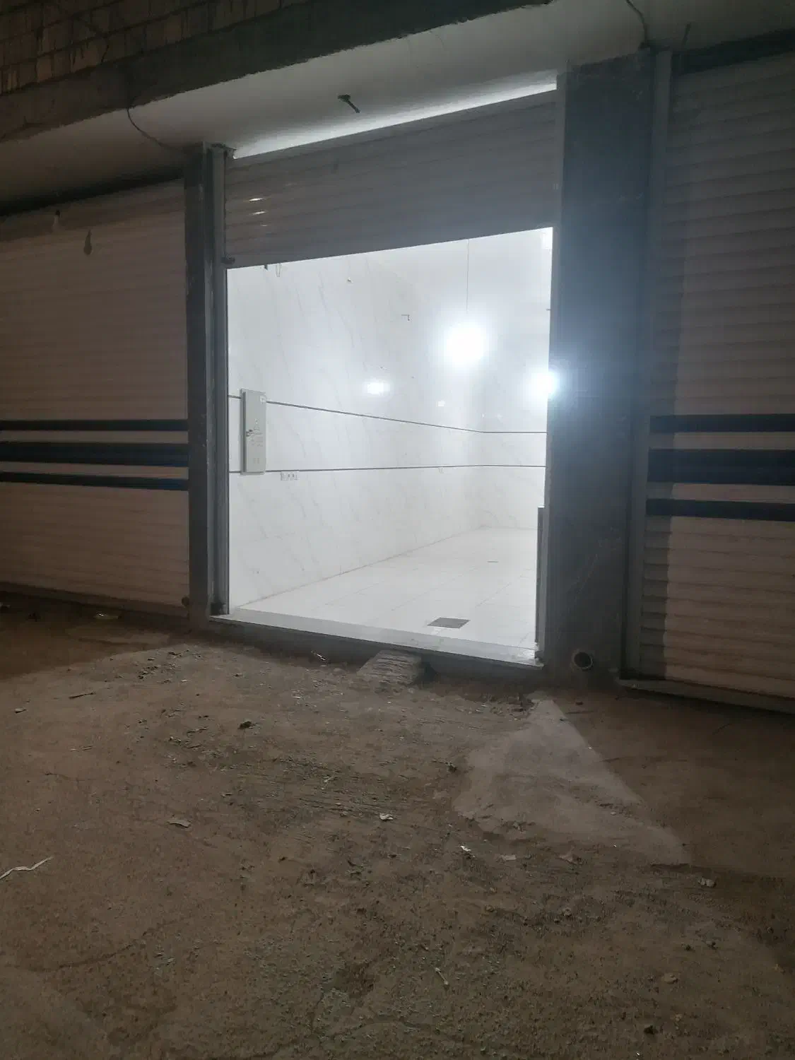 فروش مغازه 30 متری با 4 متر ارتفاع|فروش مغازه و غرفه|خمینی‌شهر, |دیوار