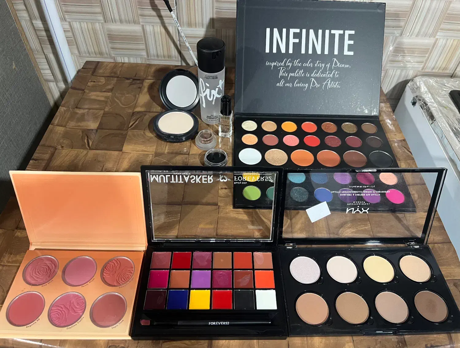 فروش تعدادی وسایل میکاپ نو اصل و برند|آرایشگاه و سالن‌های زیبایی|شوش, |دیوار