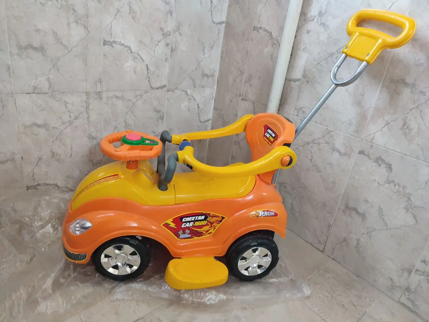 ماشین بازی سالم و تمیز و کم کار باکارتون|اسباب‌بازی بچه|اصفهان, الهیه|دیوار