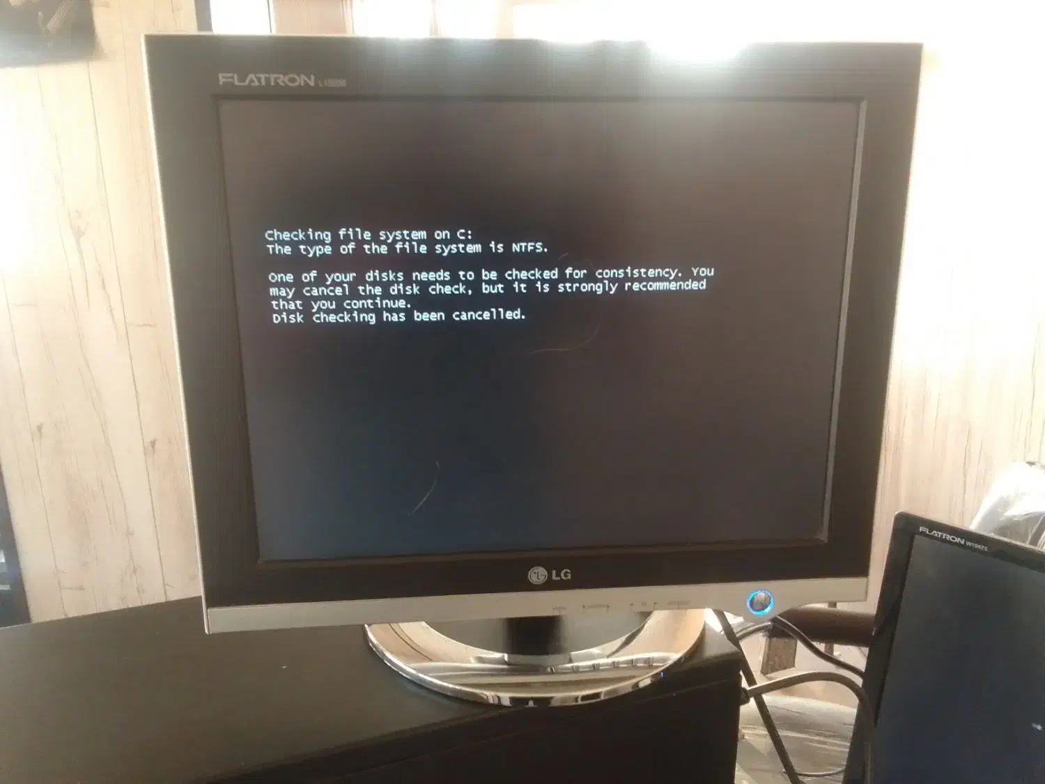 ال سی دی ۱۵ اینچ ال جی|قطعات و لوازم جانبی رایانه|تهران, جمال‌زاده|دیوار