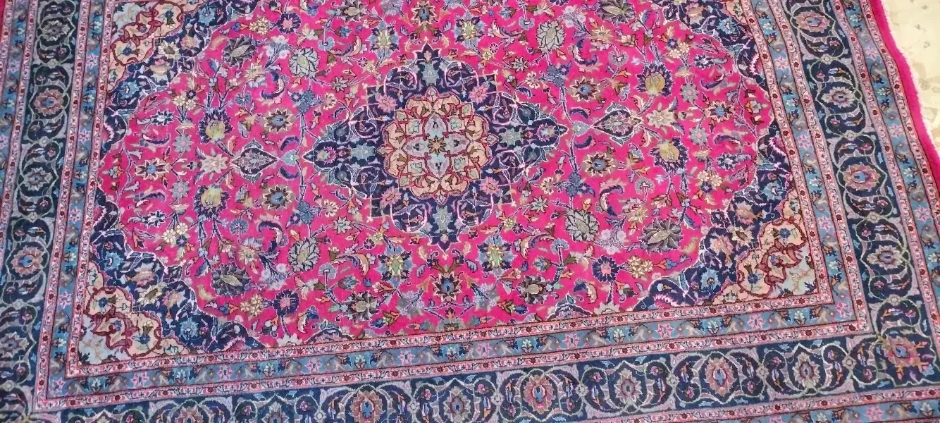 یک عددفرش دست بافت نقش تربقوزمینه لاکی کارکاشمر|فرش|مشهد, موسوی قوچانی|دیوار