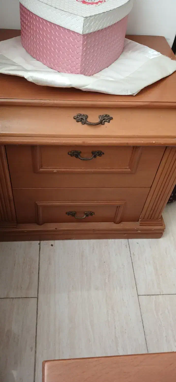 دو عدد بغل تختی|تخت و سرویس خواب|آمل, |دیوار