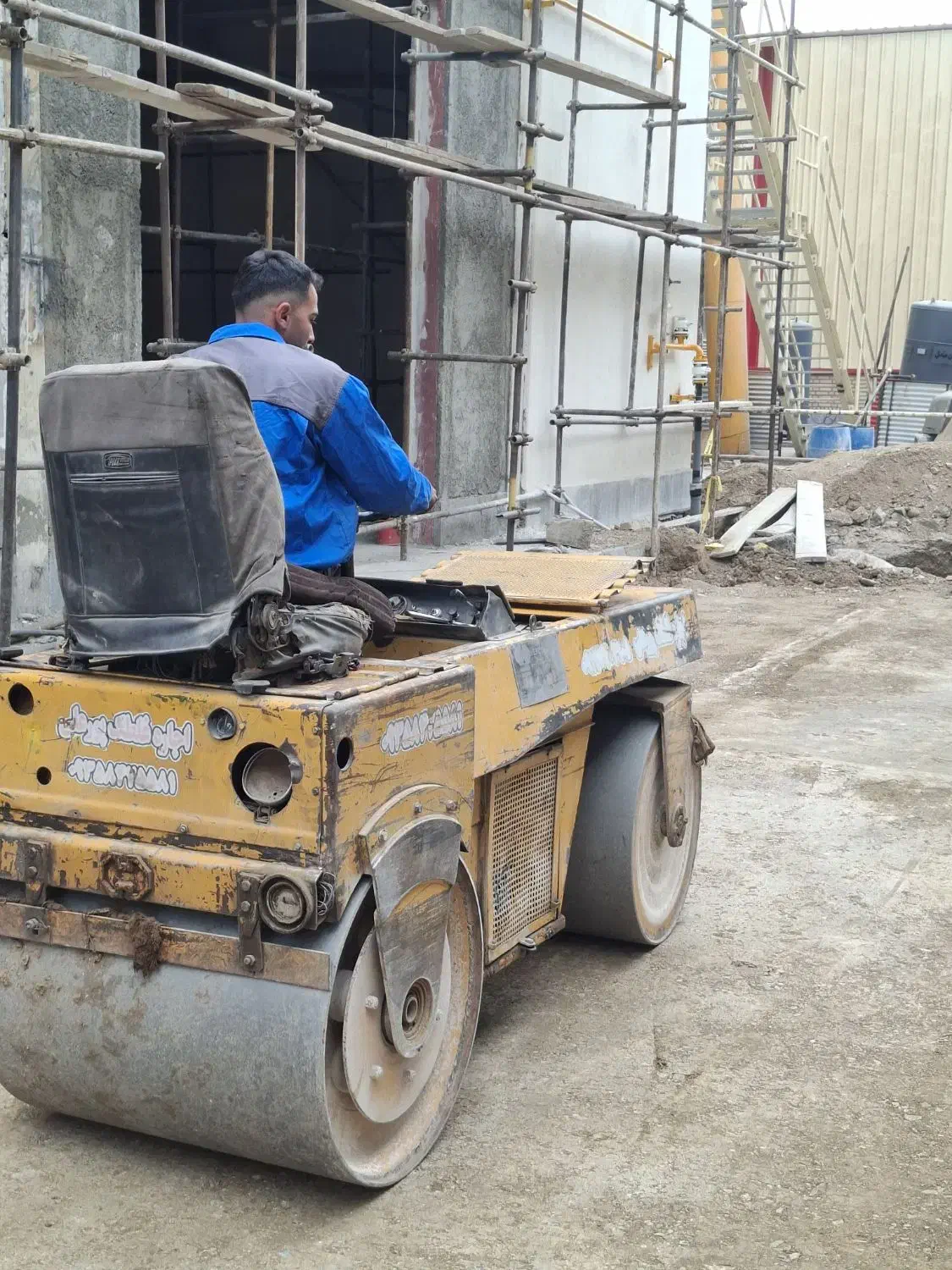 اجاره دهنده غلطک بیست تنی و10تنی باویبره کمپکی|خدمات حمل و نقل|کرج, کمال‌شهر|دیوار