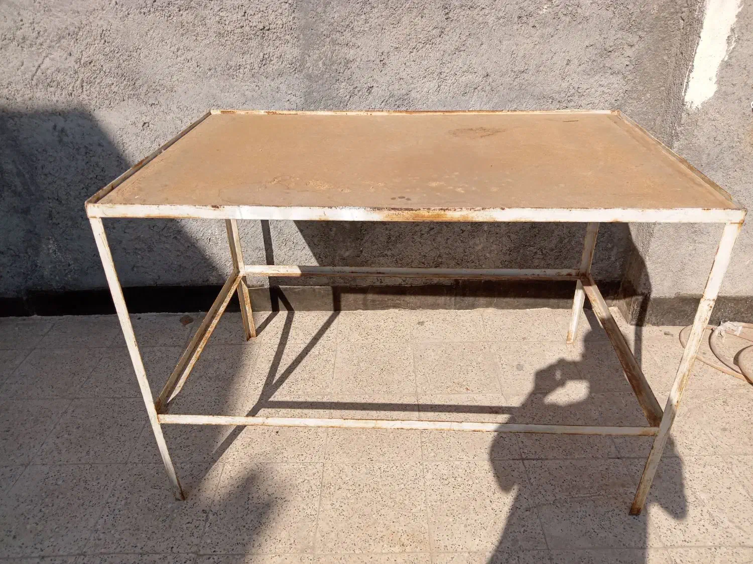 یک میز مستحکم و سالم|میز و صندلی غذاخوری|مشهد, ثامن|دیوار