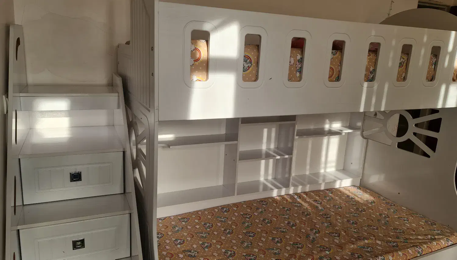 تخت دوطبقه|تخت و سرویس خواب|مرودشت, فاز دوم شهرک فرهنگیان|دیوار