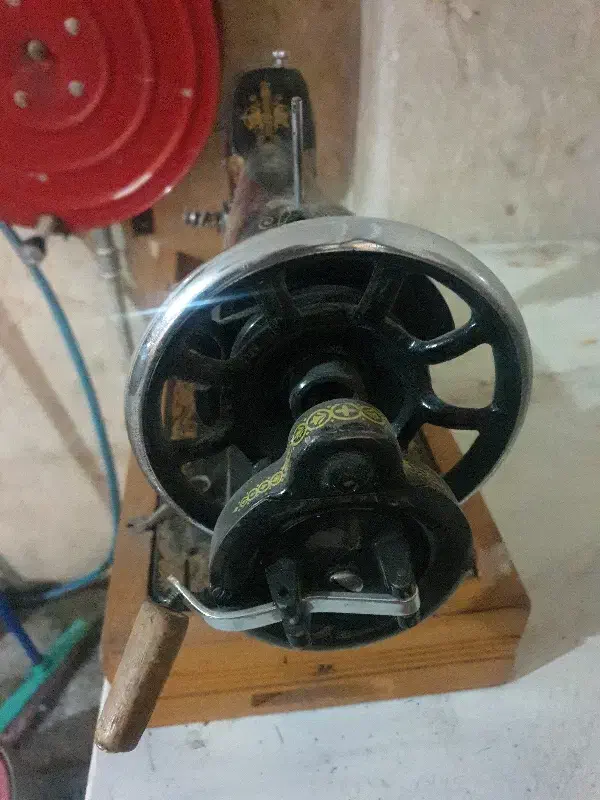 چرخ خیاطی عطیقه|کلکسیون و سرگرمی|پردیس, فاز ۱|دیوار