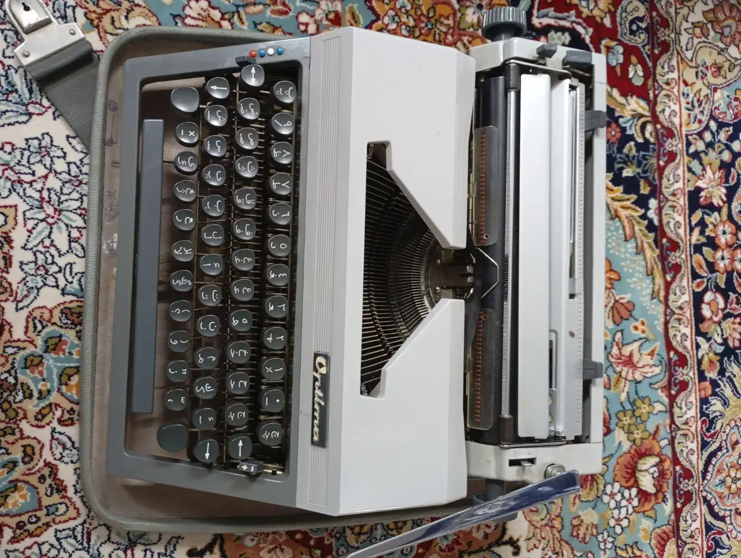 دستگاه تایپ قدیمی|کلکسیون اشیاء عتیقه|مشهد, کارمندان دوم|دیوار