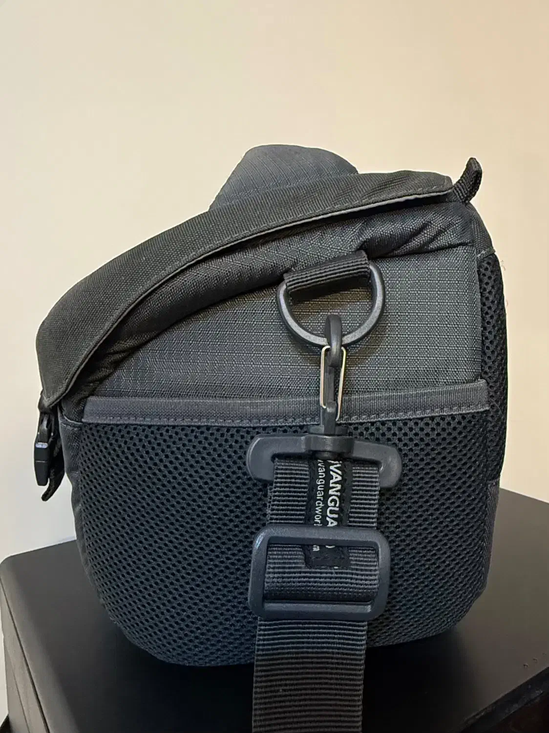 کیف دوربین|دوربین عکاسی و فیلمبرداری|اصفهان, باغ زرشک|دیوار