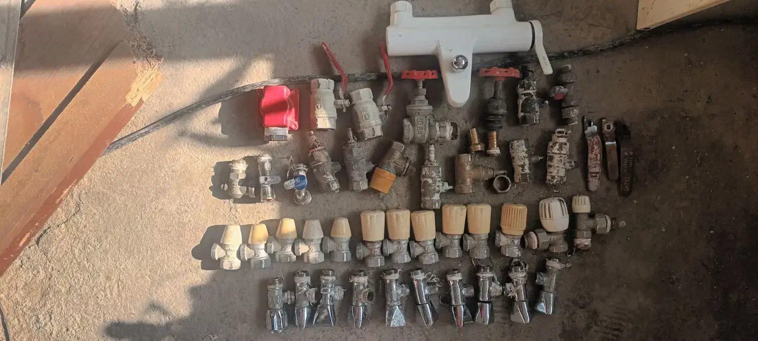 لوله آب دوتادرانبارشیرآلات پیریزآلوژن توالت فرنگی|مصالح و تجهیزات ساختمان|مشهد, میان ولایت|دیوار