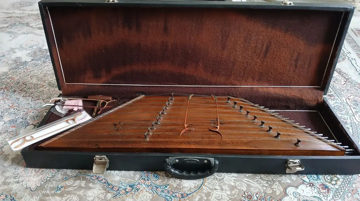 سنتور ۹ خرک|سازهای سنتی|رودهن, |دیوار