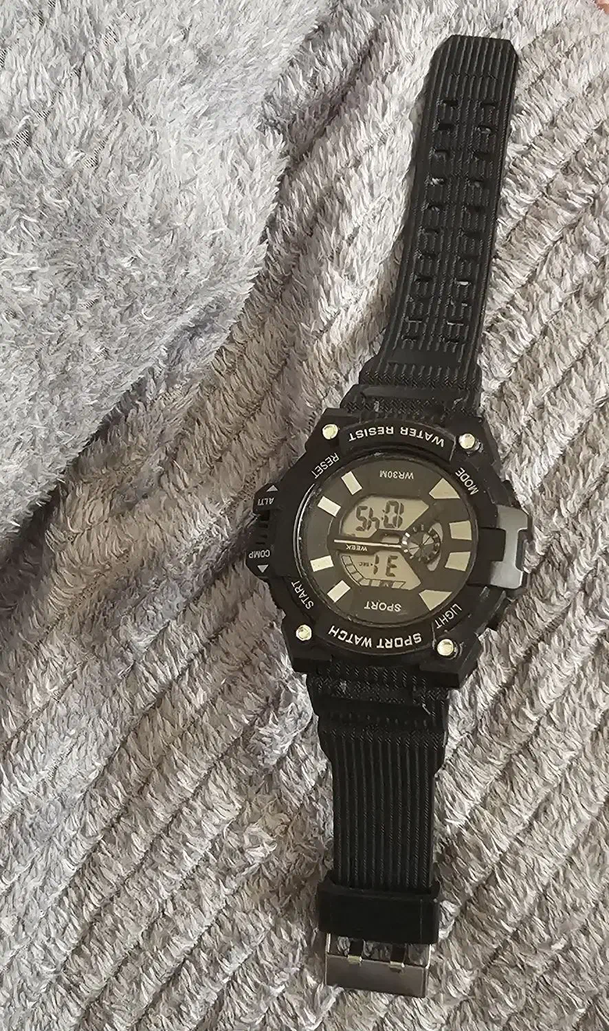 ساعت مچی|ساعت|مشهد, دانشجو|دیوار