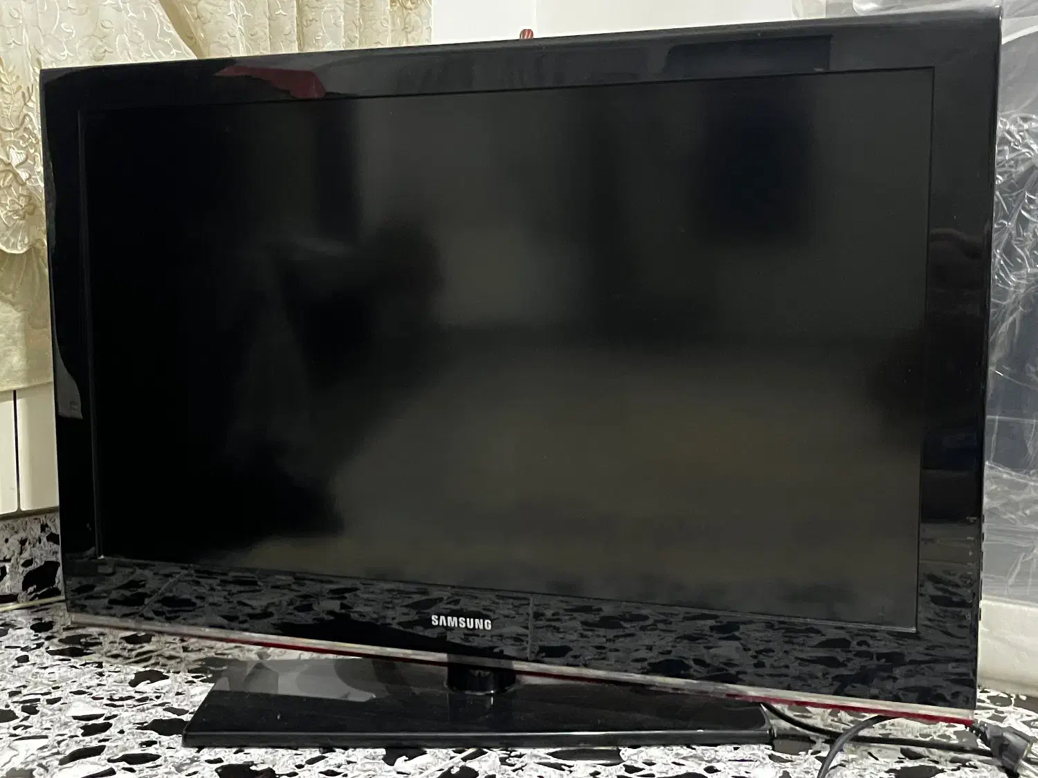تلویزیون ۴۰ اینچ Samsung full HD|تلویزیون و پروژکتور|ساری, |دیوار