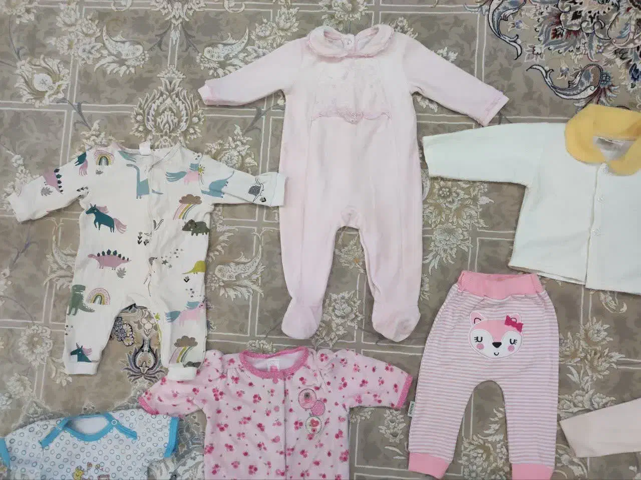 لباس و کلاه و کاپشن|کفش و لباس بچه|مشهد, صداقیه|دیوار