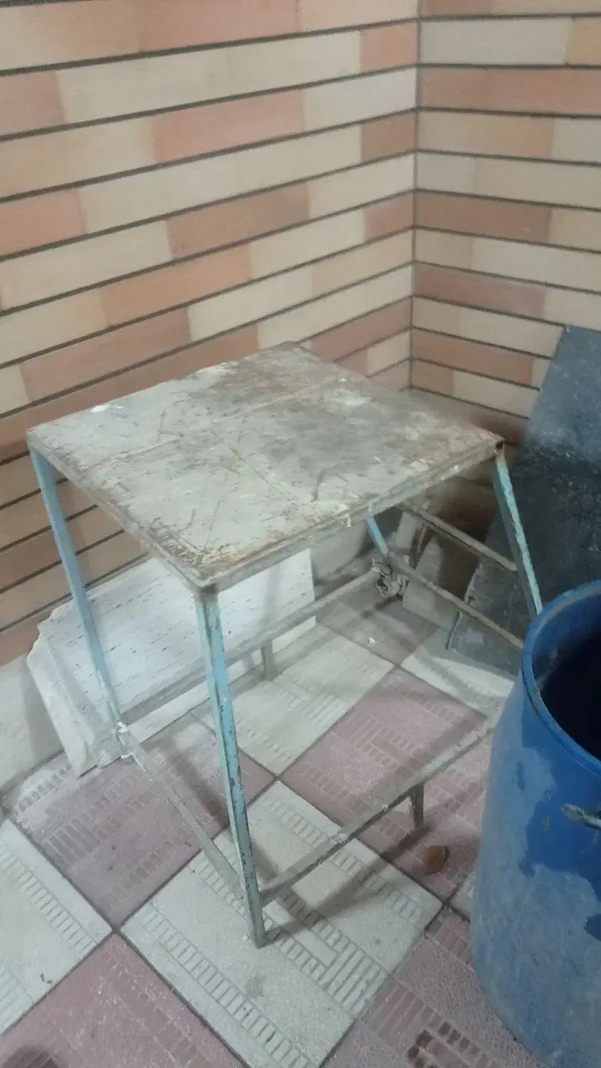 تخته زیرپایی و بشکه ابی چهارپایه فلزی سنگین|مصالح و تجهیزات ساختمان|تبریز, |دیوار