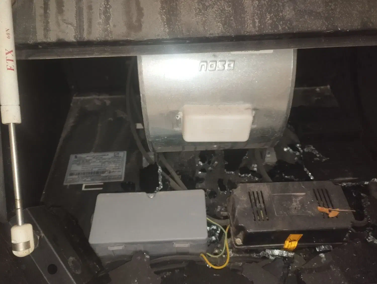 هود اخوان|هود|چهارباغ, |دیوار