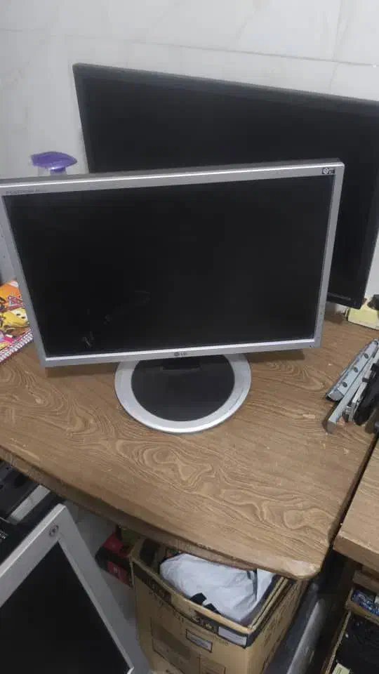 مانیتور ۱۵ اینچ LG|قطعات و لوازم جانبی رایانه|پردیس, فاز ۸|دیوار