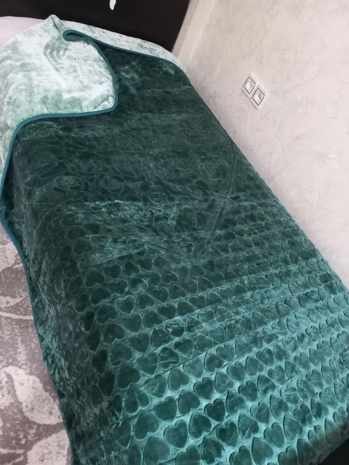 پتو|رختخواب، بالش، پتو|رودهن, |دیوار