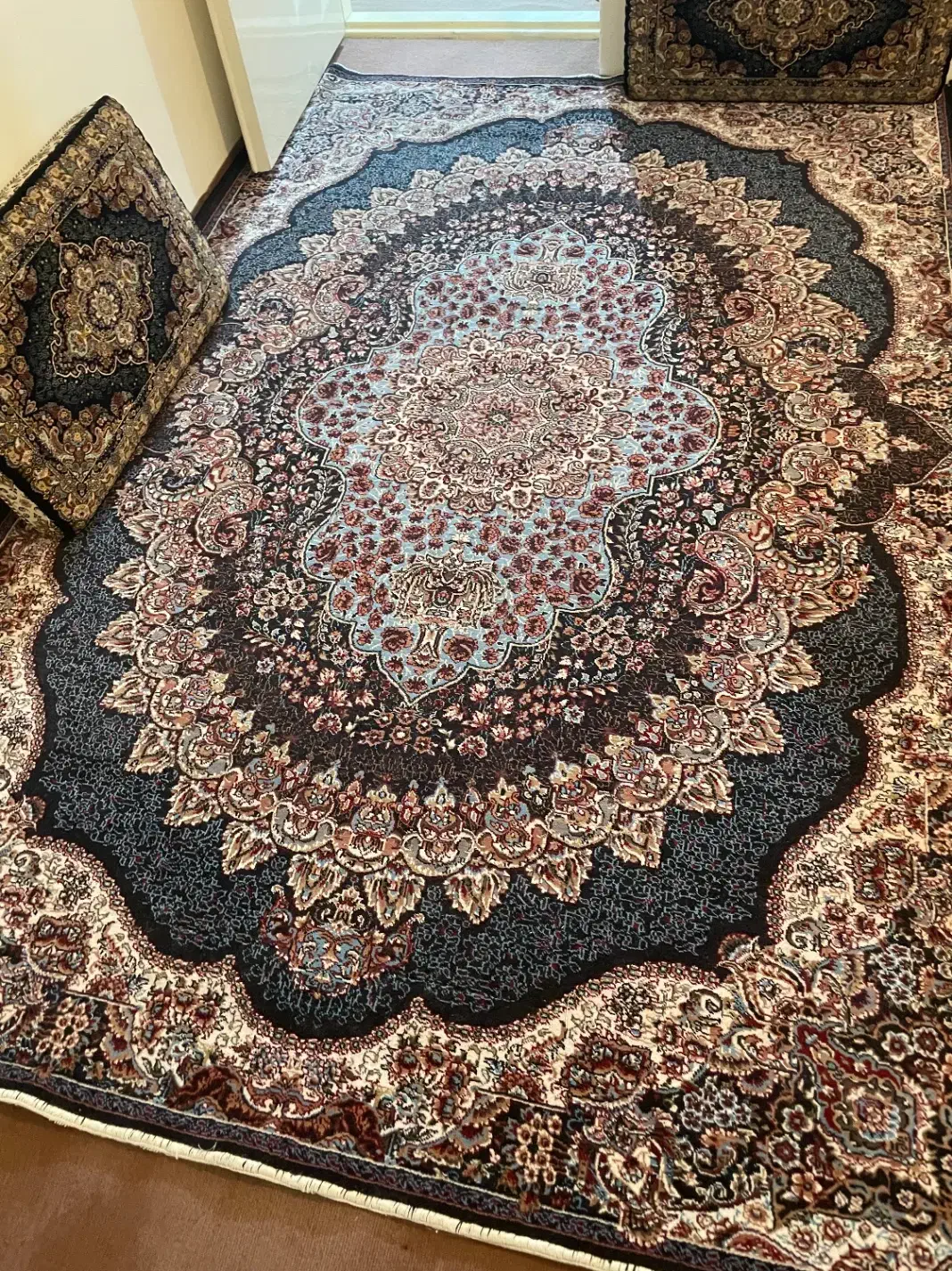 دوتخته فرش ۶متری پلی استر کارکرده در حد نو|فرش|قروه, |دیوار