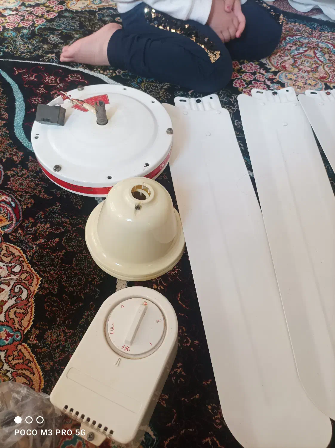 پنکه سقفی بسیار تمیز|پنکه و تصفیه‌کنندهٔ هوا|املش, |دیوار