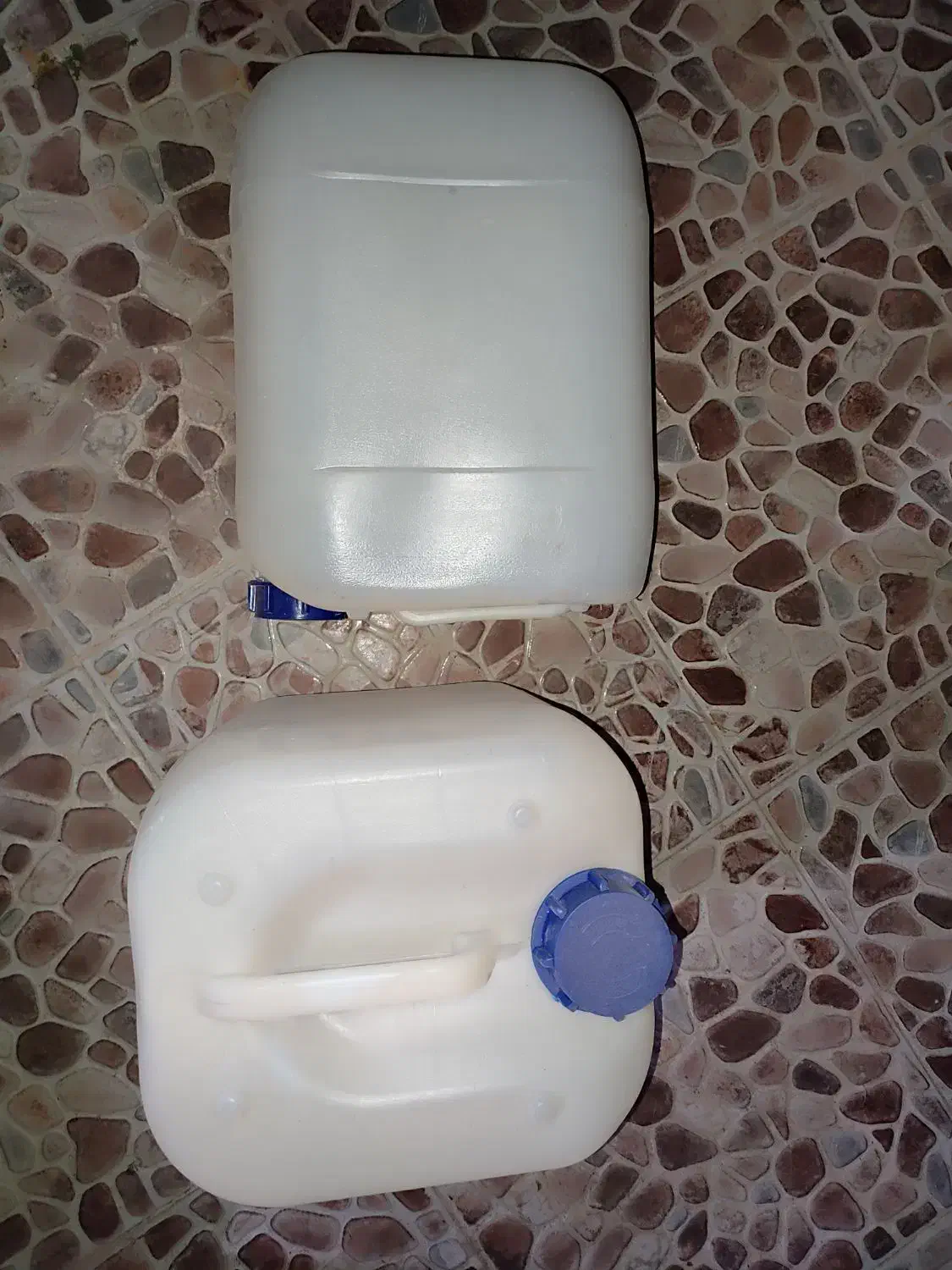 بیست لیتری محکم|ظروف نگهدارنده، پلاستیکی، یک‌بارمصرف|یزد, |دیوار