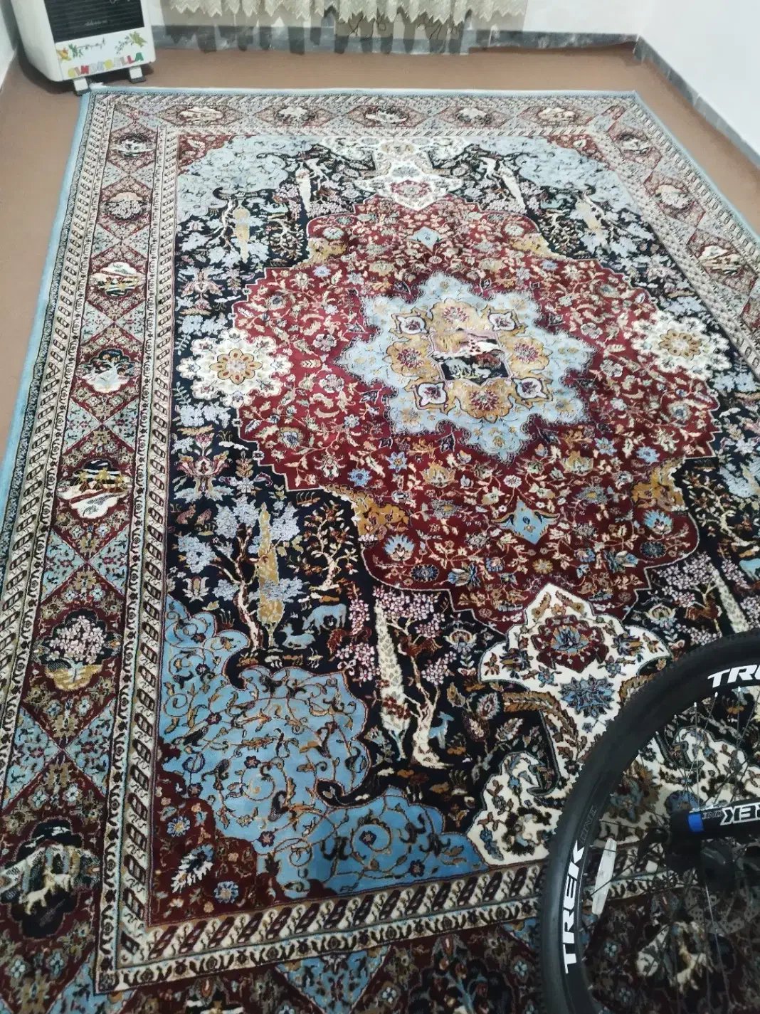 دو عدد فرش دو نیم در سه نیم|فرش|بوکان, |دیوار