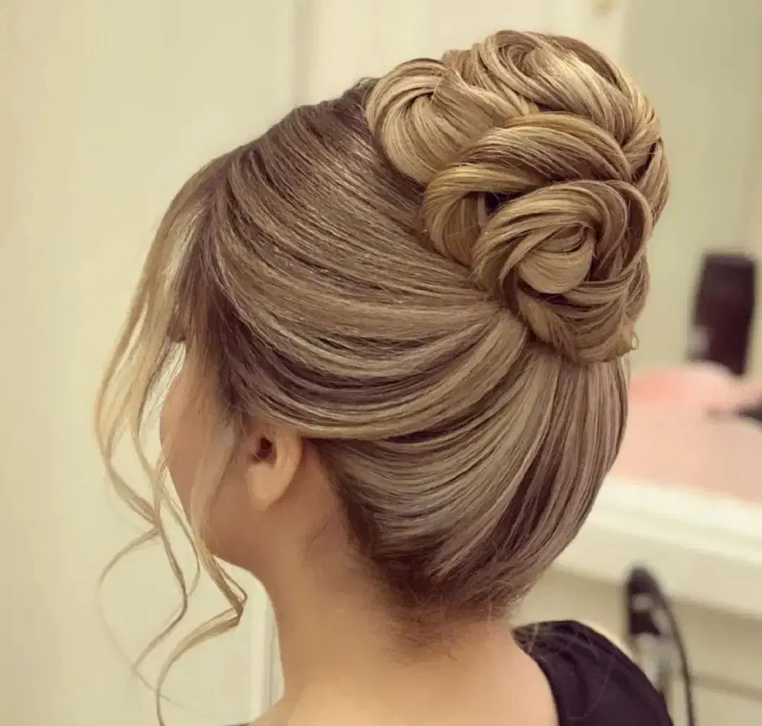 میکاپ 300 ت و شنیون 300 تومن با 8 سال سابقه کار|خدمات آرایشگری و زیبایی|ارومیه, |دیوار