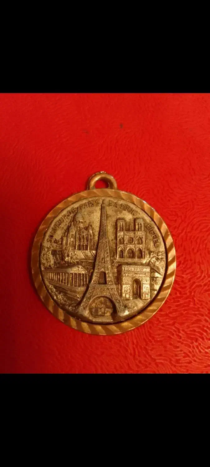 مدال دست ساز خیلی خیلی قدیمی|کلکسیون اشیاء عتیقه|تهران, کوی بیمه|دیوار