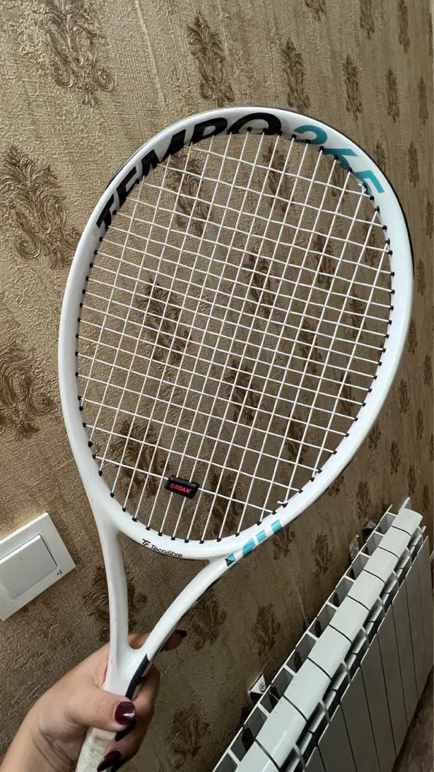 راکت تنیس در حد نو|تجهیزات ورزشی|رشت, گلسار|دیوار