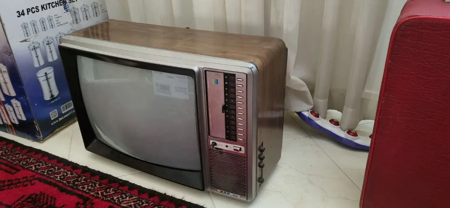 تلویزیون قدیمی تماشا(رنگی)|کلکسیون اشیاء عتیقه|مشهد, تربیت (صدف)|دیوار