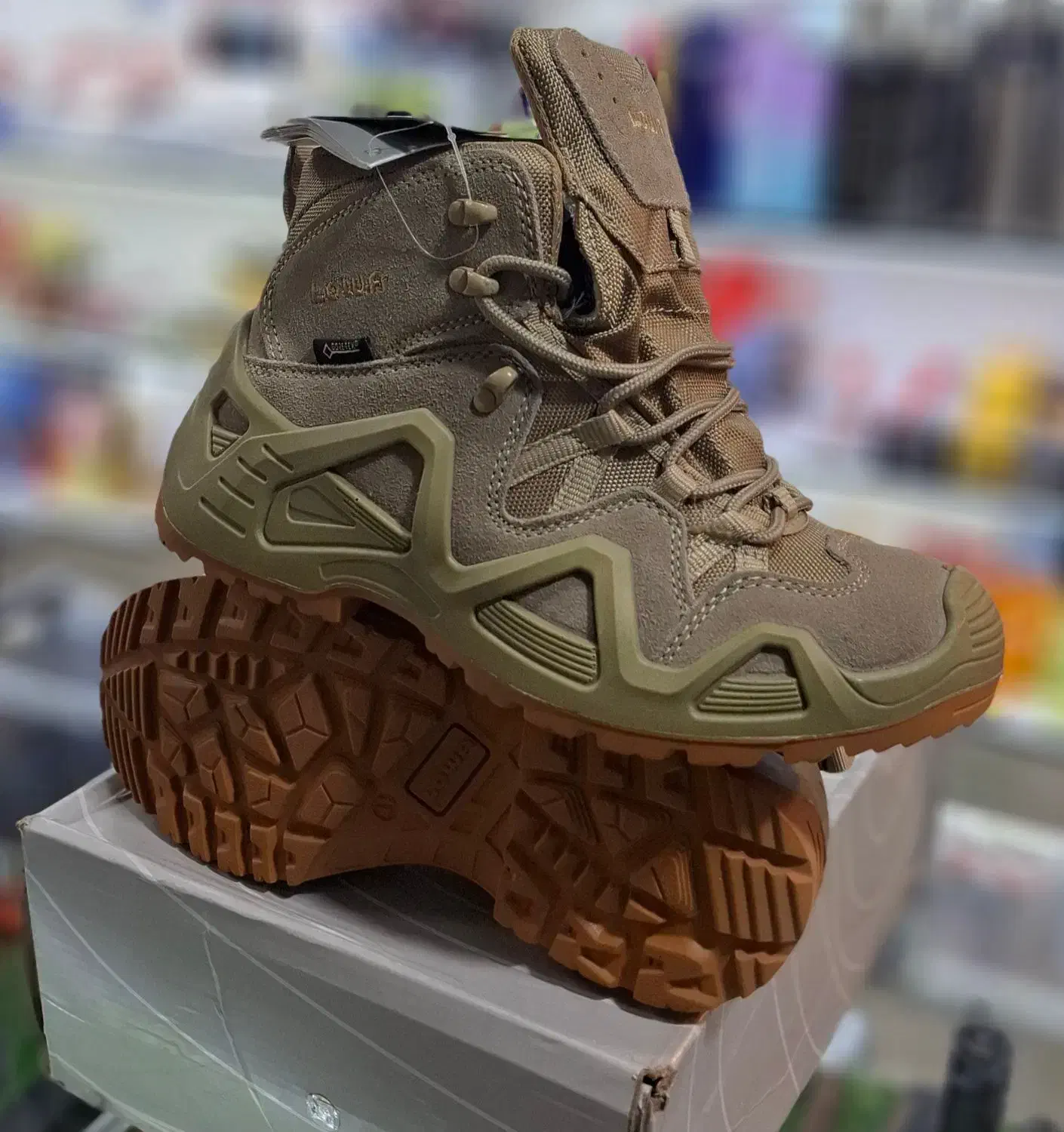 نیم بوت لوا ، اصلی اسلواکی|کیف، کفش، کمربند|جاسک, |دیوار