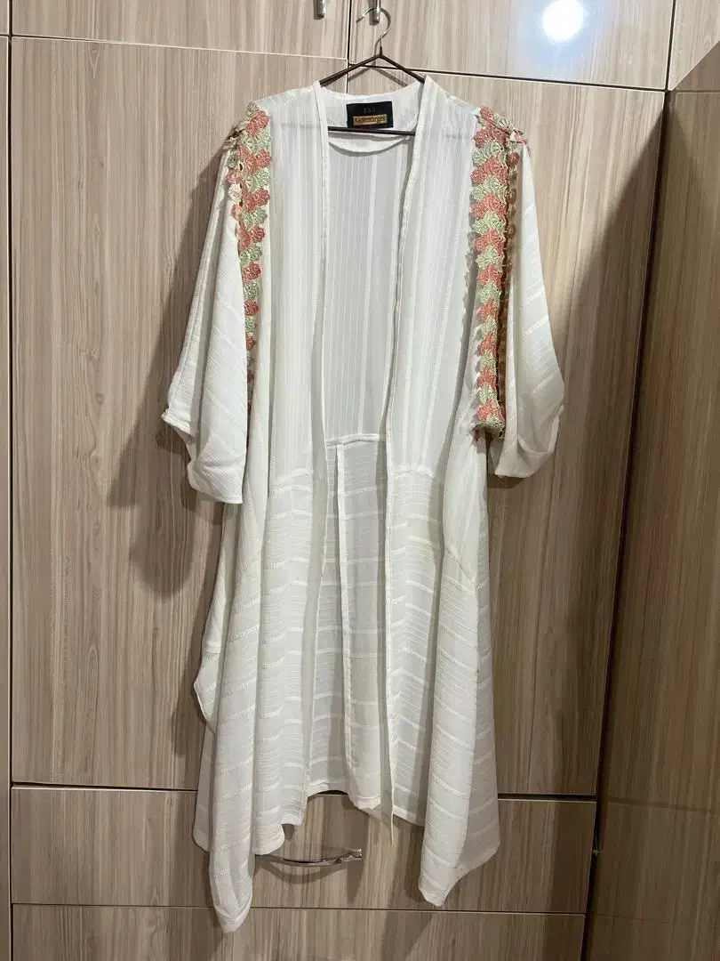 مانتو|لباس|دوگنبدان, |دیوار