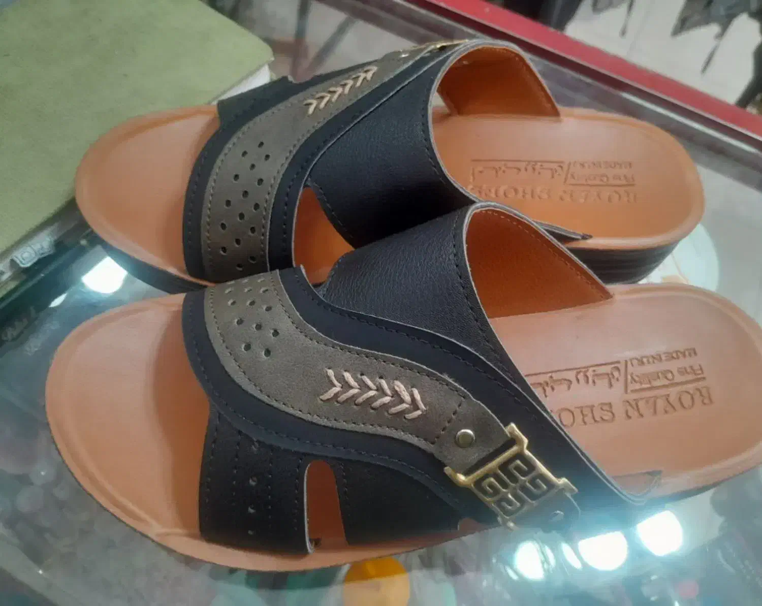 دمپایی مردانه|کیف، کفش، کمربند|قم, قلعه کامکار|دیوار