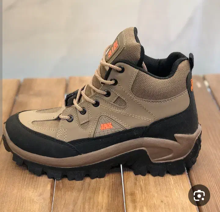 انواع پوتین کوهنوردی فقط 500هزار تومان|کیف، کفش، کمربند|جوانرود, |دیوار