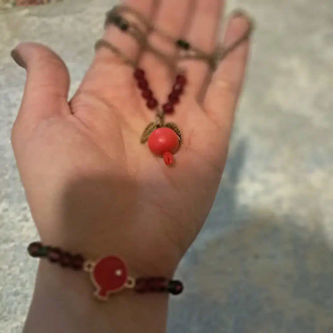 دستبندوگردنبندیلدایی|بدلیجات|بروجن, |دیوار