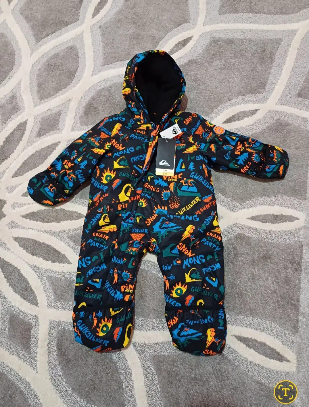 کاپشن|کفش و لباس بچه|مبارکه, |دیوار