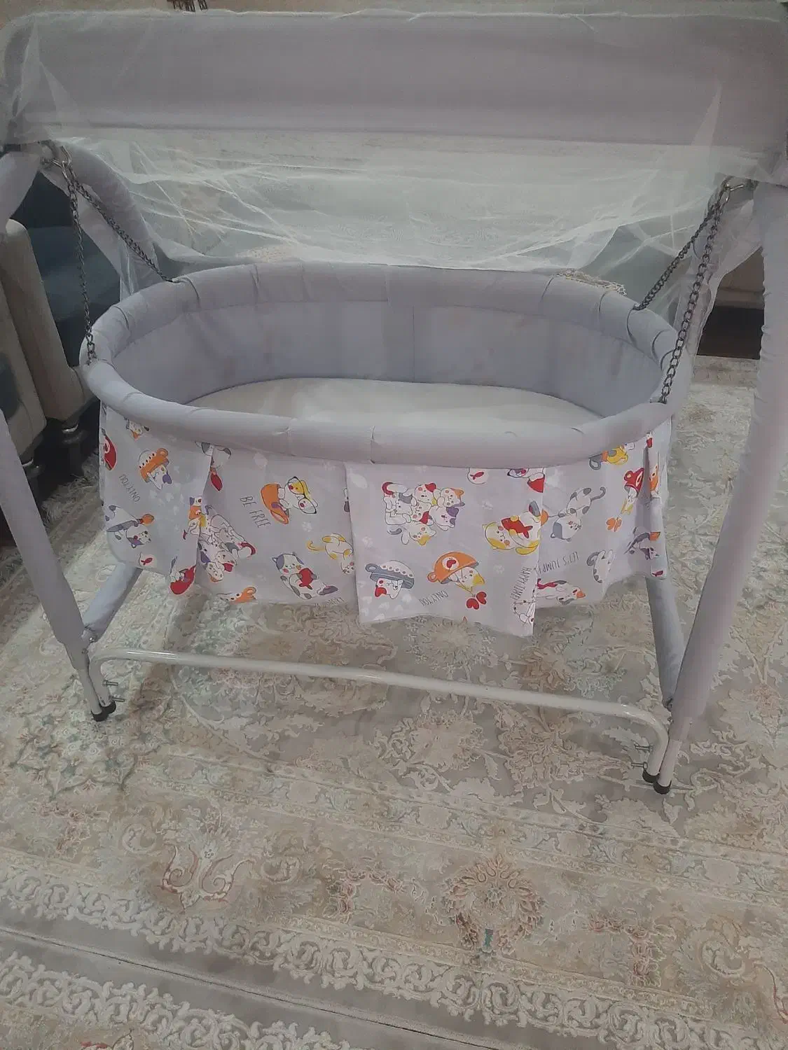 گهواره و آغوشی و لباس|تخت و صندلی بچه|رشت, استادسرا|دیوار