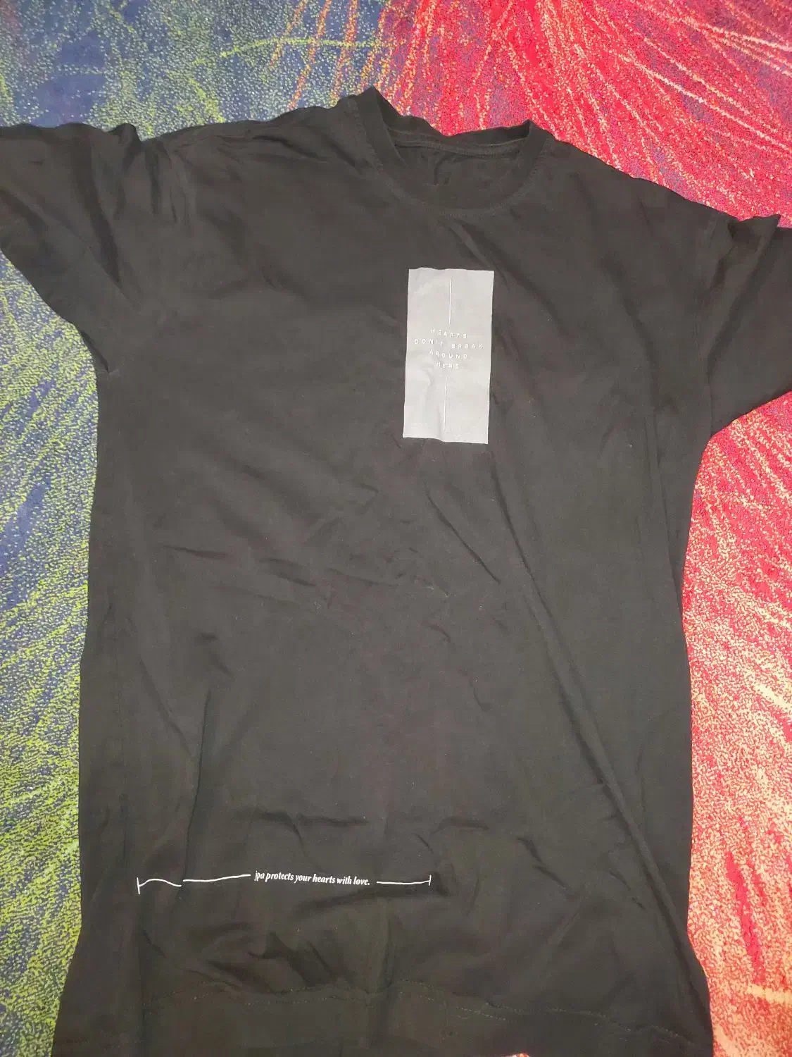 تی شرت و شلوار|لباس|نور, |دیوار