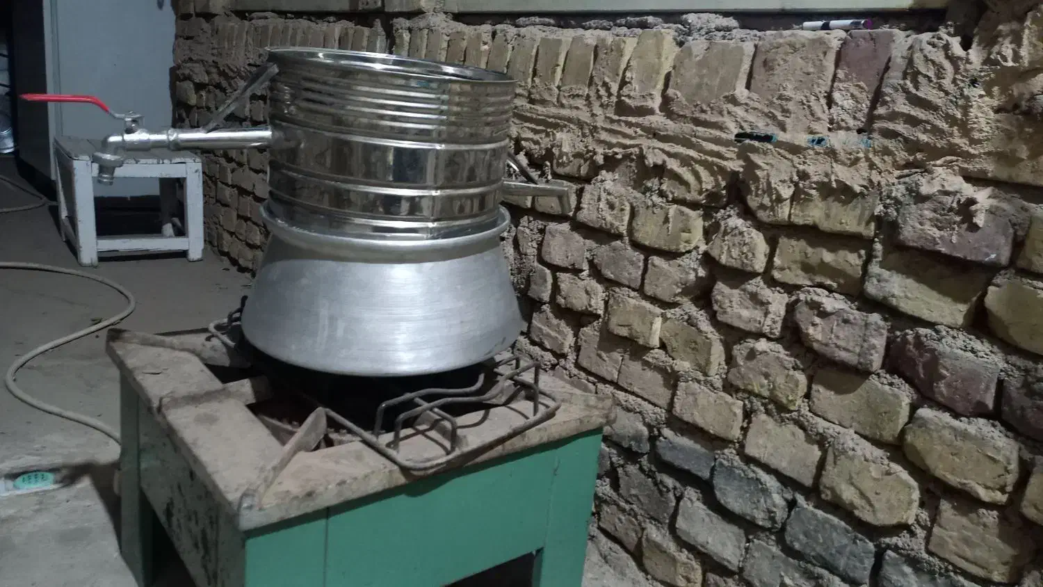 دیک گلابگیری|ظروف پخت‌وپز|یزد, |دیوار