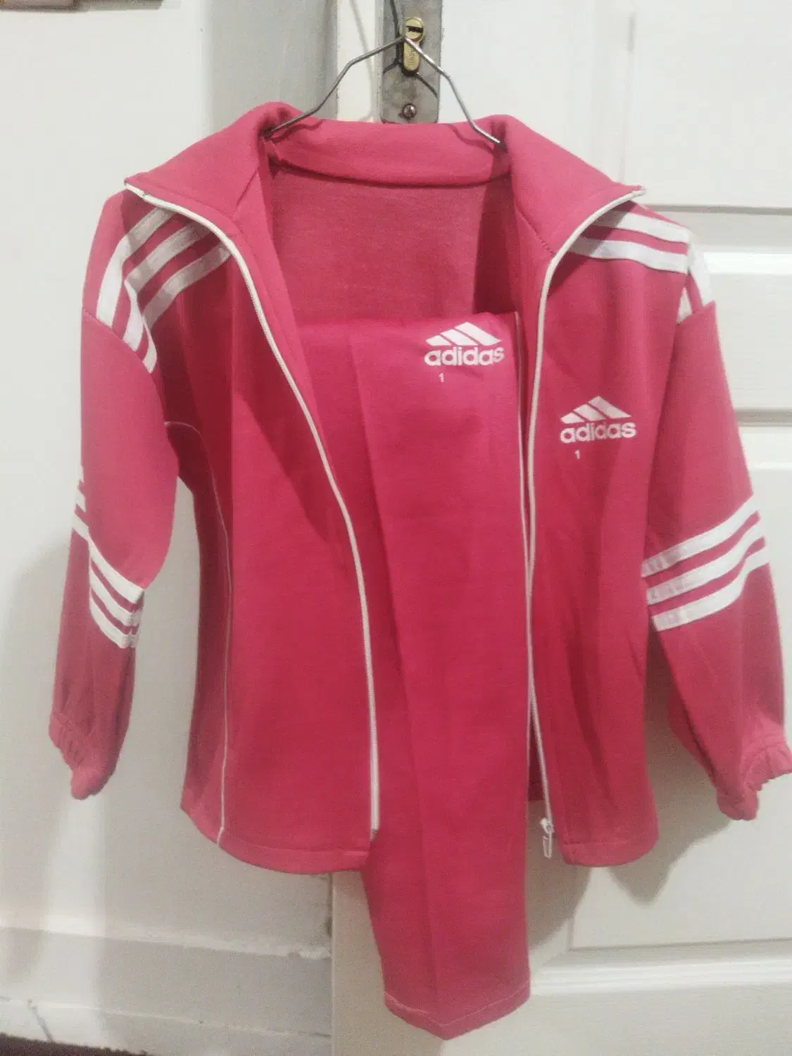 لباس ورزشی بچگانه|لباس|قدس, شهر‌قدس|دیوار