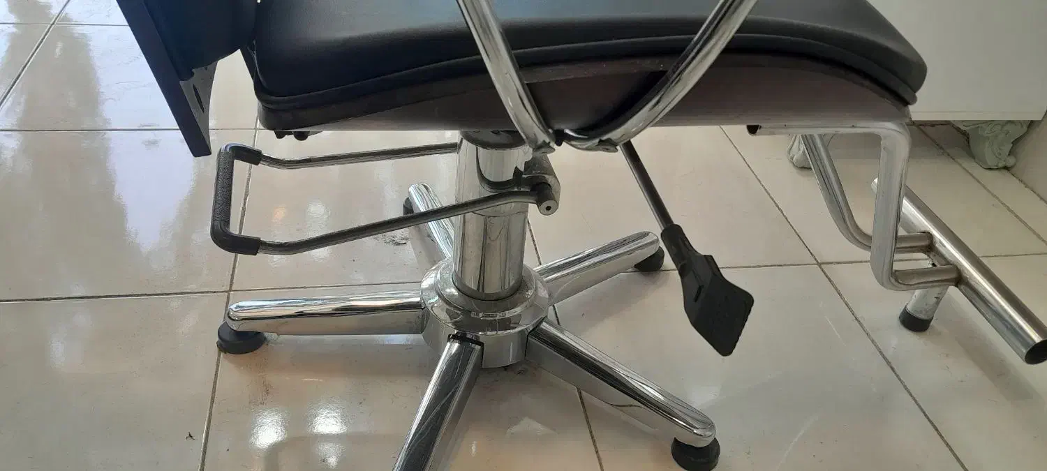 فروش یک عدد صندلی ارایشگاهی پدالی درجه یک|آرایشگاه و سالن‌های زیبایی|اهر, |دیوار