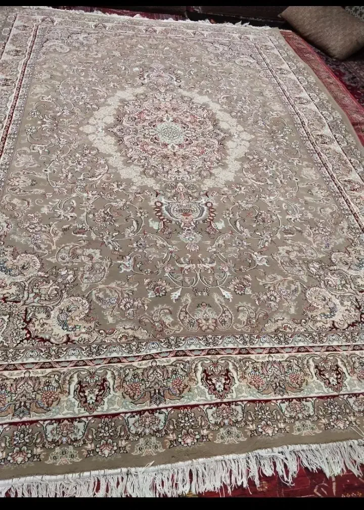 فرش تک ۹متری ۷۰۰شانه نخ سالم و تمیز|فرش|تهران, امام زاده عبدالله|دیوار