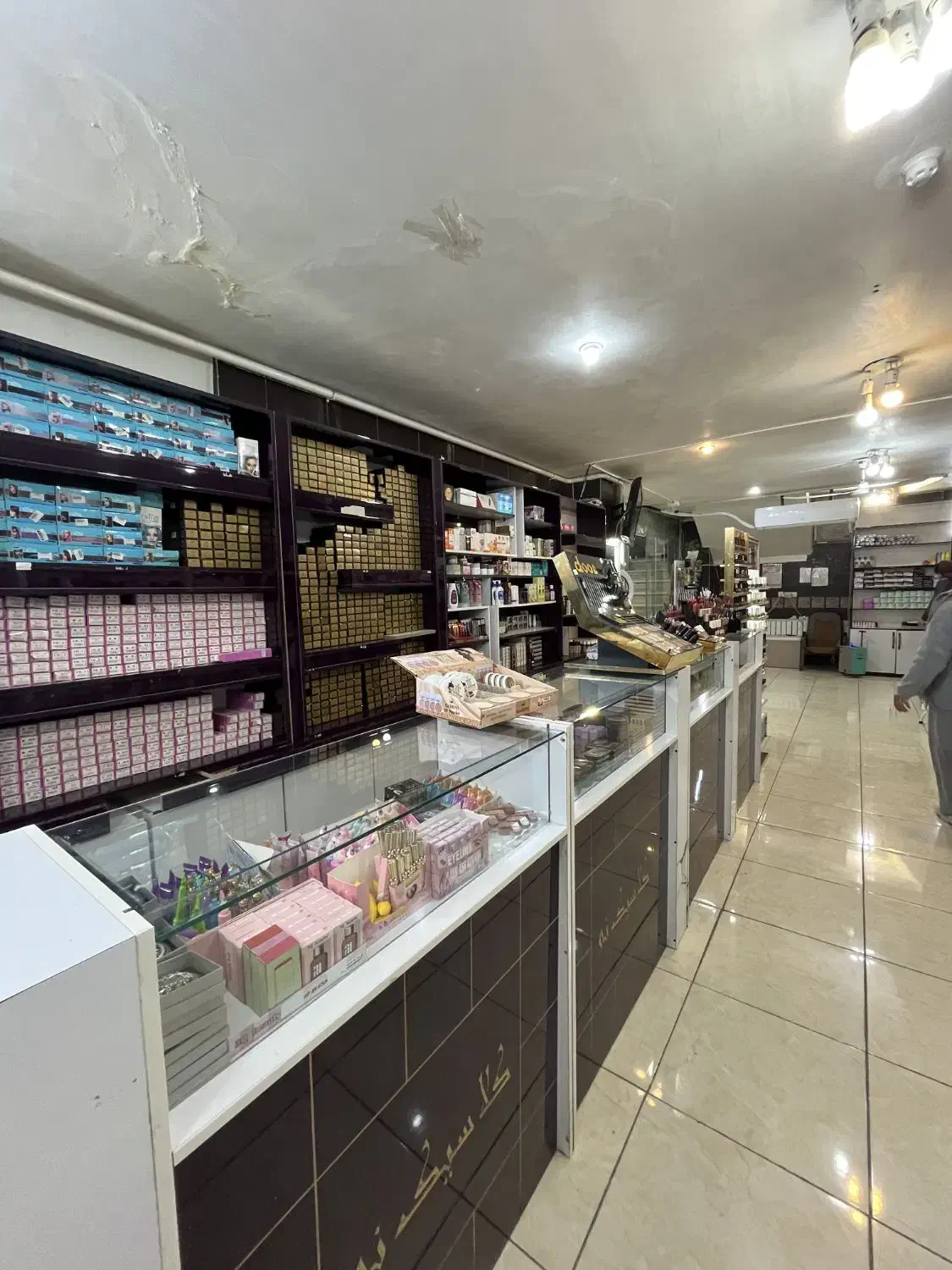 فوری  فوری واگذاری مزون لباس عروس و آرایشی|فروشگاه و مغازه|نجف‌آباد, ویلاشهر|دیوار