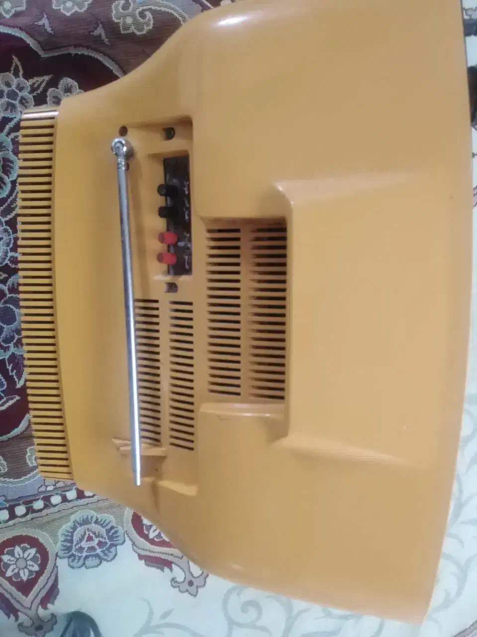 تلویزیون نارنجی قدیمی|تلویزیون و پروژکتور|قم, خاکفرج|دیوار