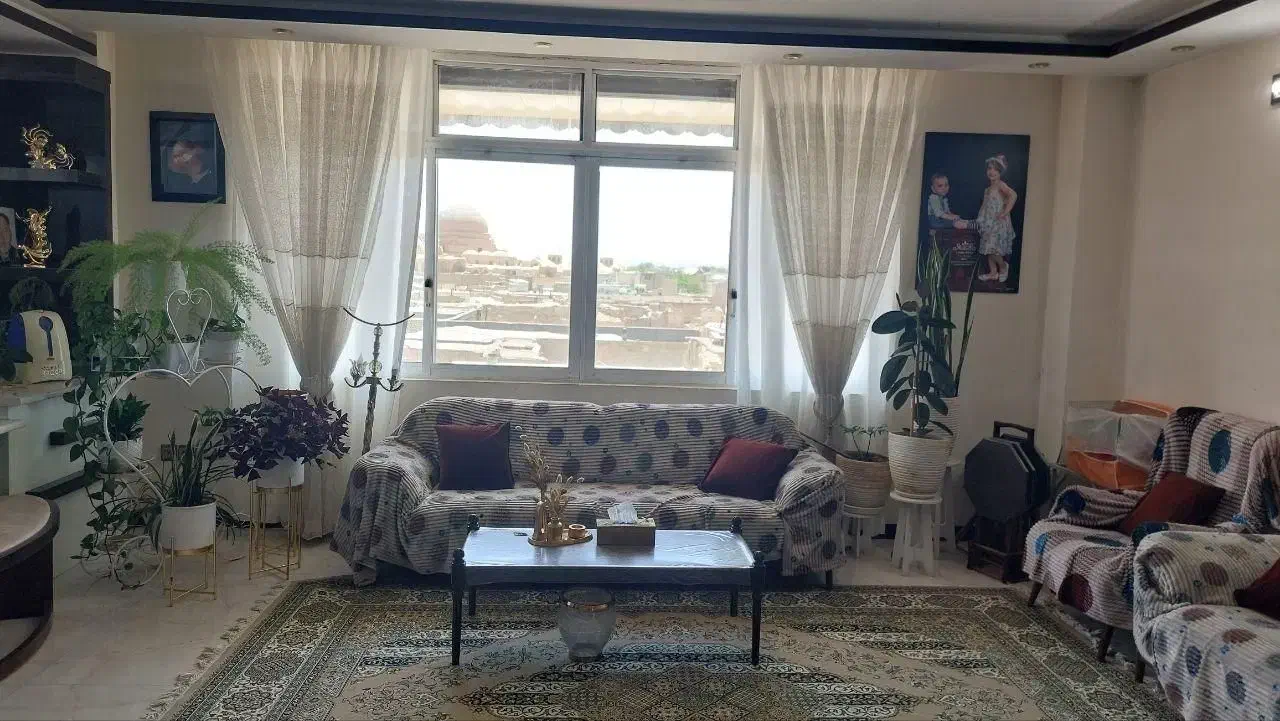 فروش خانه ویلایی سه طبقه خ ابن سینا|فروش خانه و ویلا|اصفهان, شهشهان|دیوار