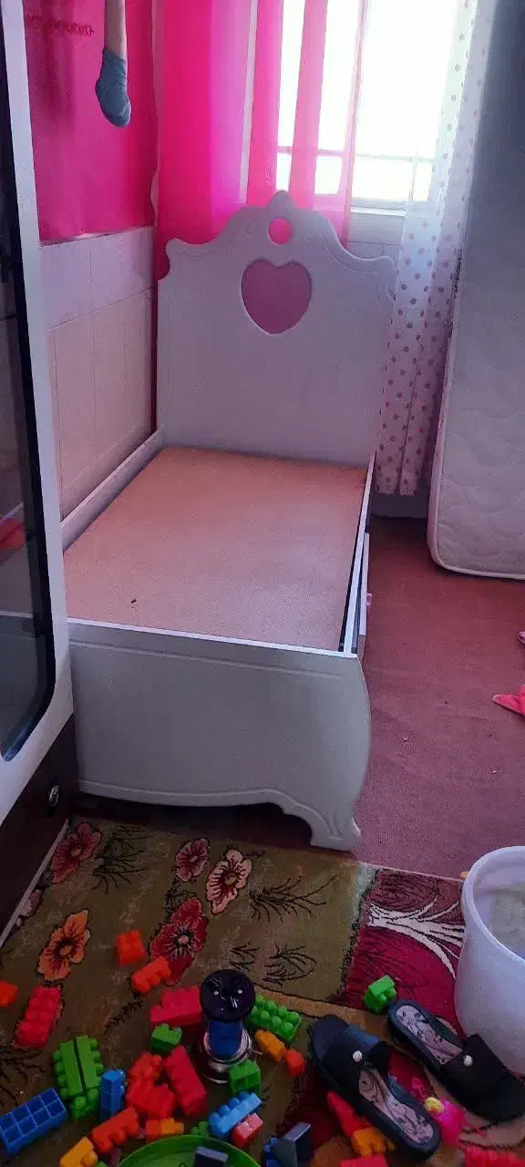 تخت یک نفره درحدنوتشک یکی کارکرده ویکی درحدنو|تشک تختخواب|خمین, |دیوار