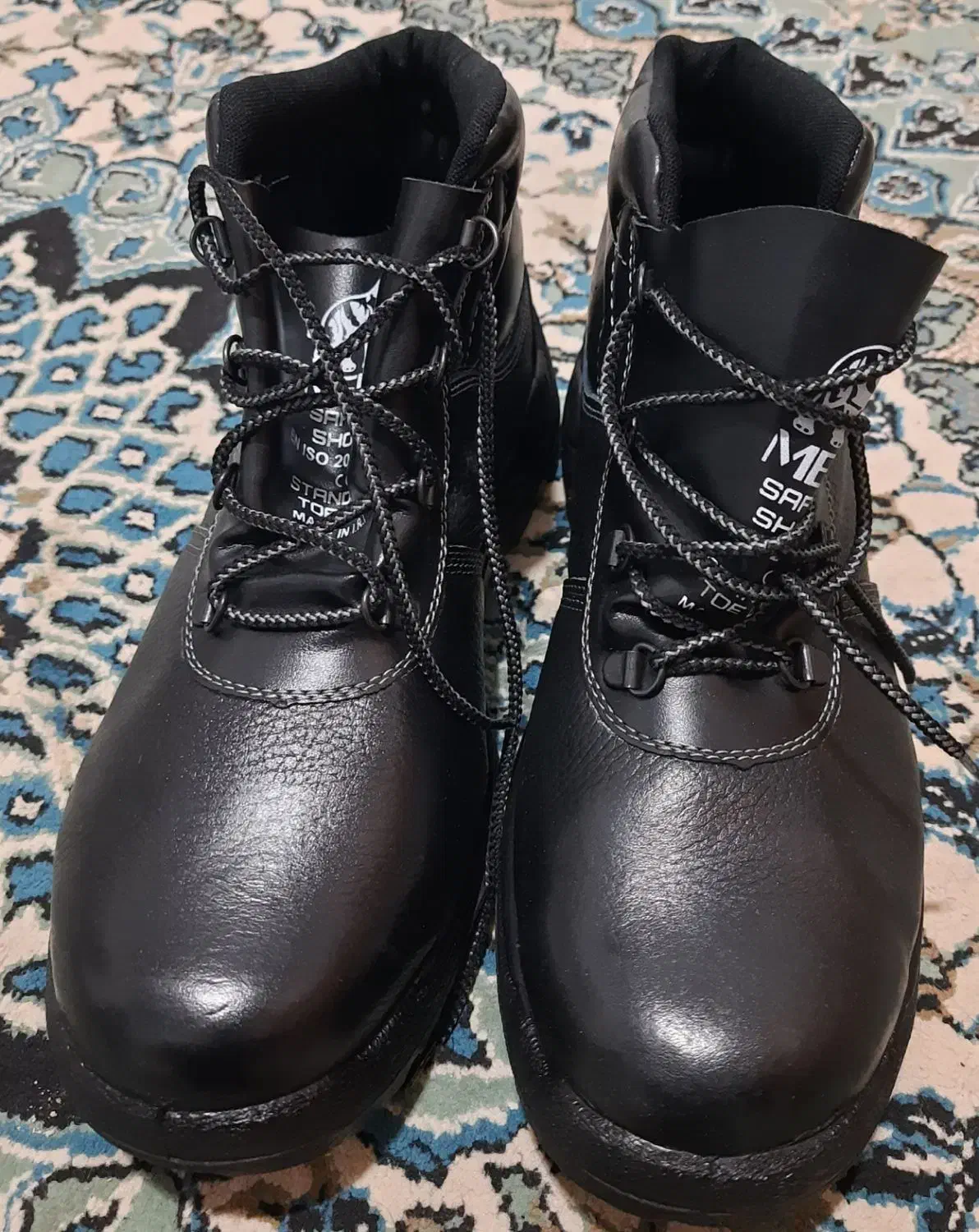 کفش کار|کیف، کفش، کمربند|لشت نشا, |دیوار